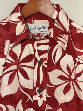 Bishop Street Men's Red & Cream Floral Three Button-Up Shirt. Cotton.